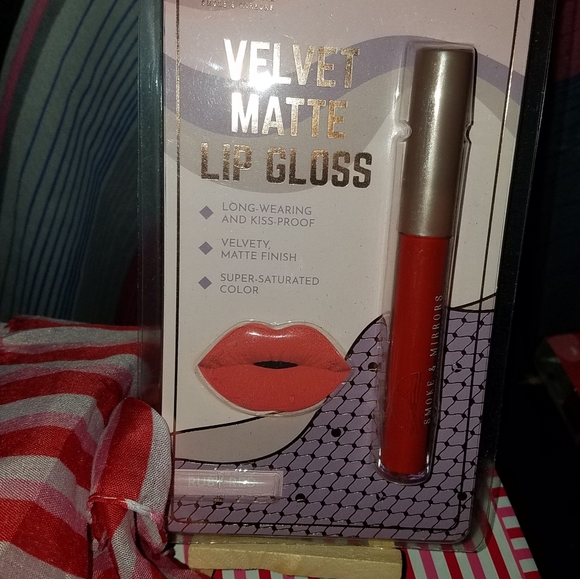 Lots of Lip Love Fabfitfun Gift Basket - Picture 6 of 9
